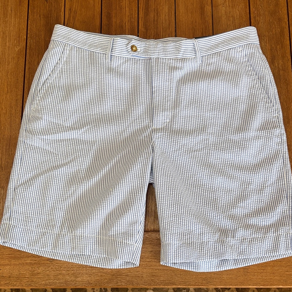 Fairway & Greene Men's Striped Shorts in White and Blue